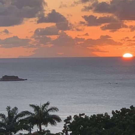 Attractive 2-Bed Apartment Stunning Sea View Dickenson Bay Exteriör bild