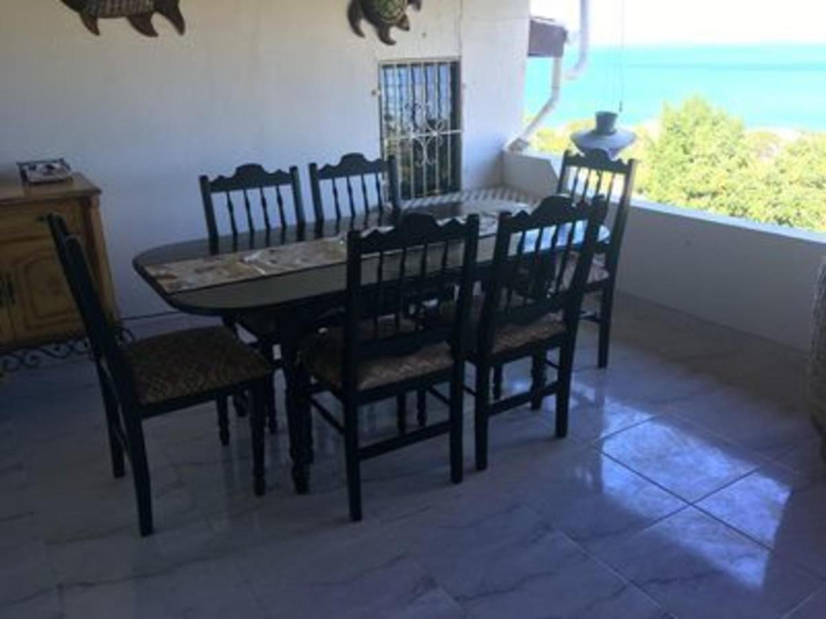 Attractive 2-Bed Apartment Stunning Sea View Dickenson Bay Exteriör bild