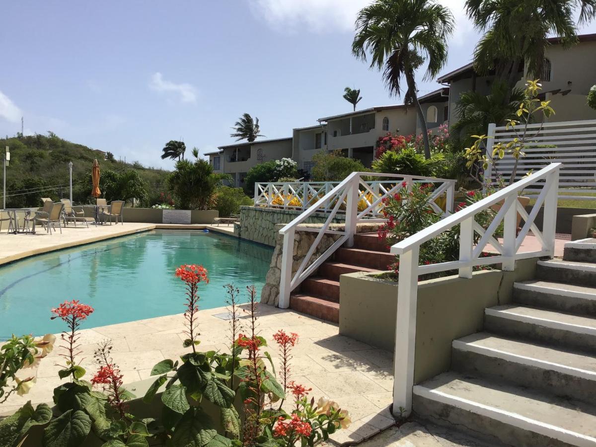 Attractive 2-Bed Apartment Stunning Sea View Dickenson Bay Exteriör bild