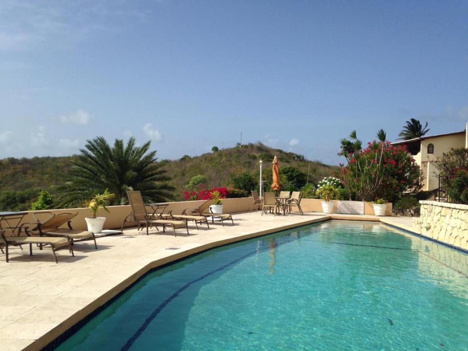 Attractive 2-Bed Apartment Stunning Sea View Dickenson Bay Exteriör bild