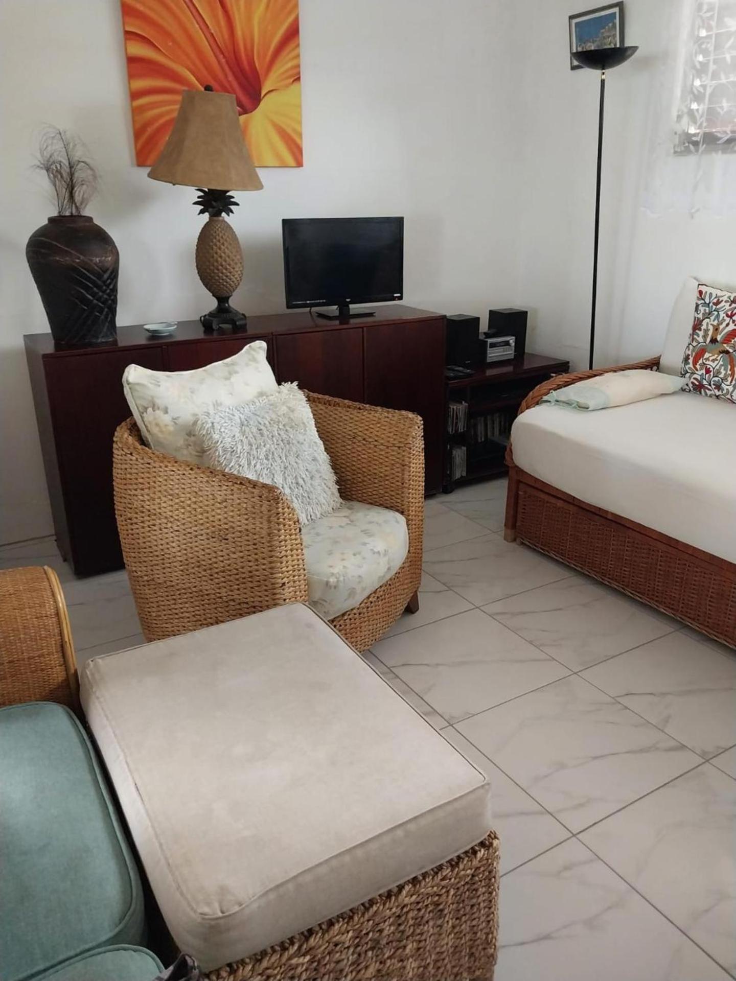 Attractive 2-Bed Apartment Stunning Sea View Dickenson Bay Exteriör bild