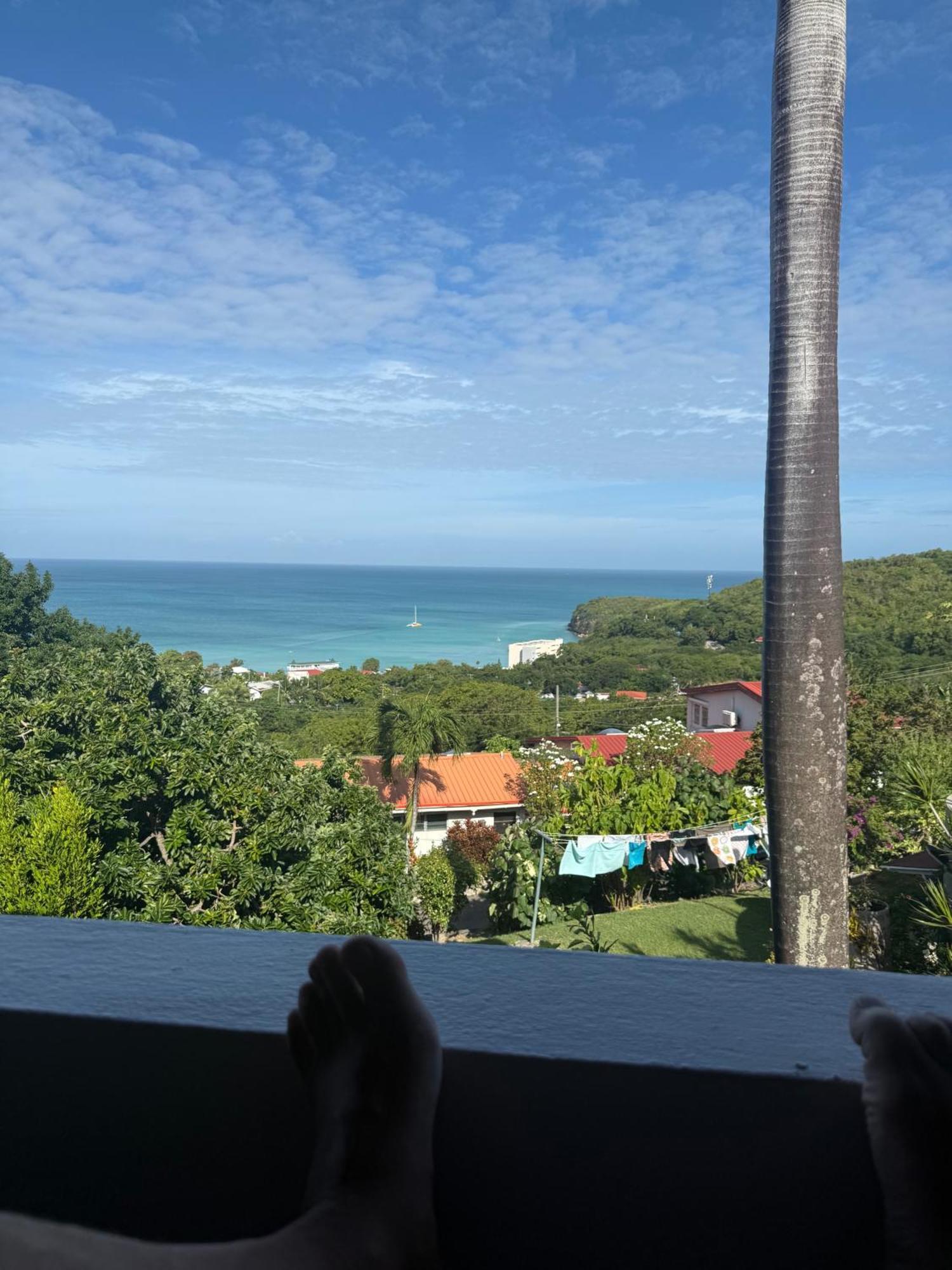 Attractive 2-Bed Apartment Stunning Sea View Dickenson Bay Exteriör bild